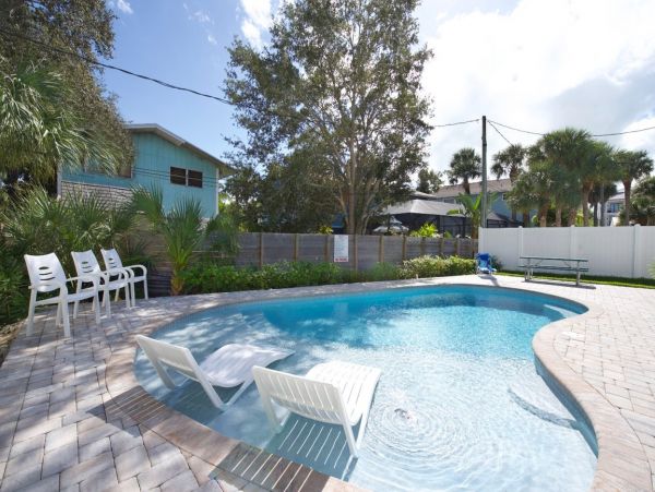 500 ft to the Beach Magnificent Fort Myers Rental