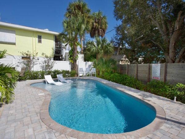 500 ft to the Beach Magnificent Fort Myers Rental