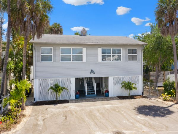 500 ft to the Beach Magnificent Fort Myers Rental