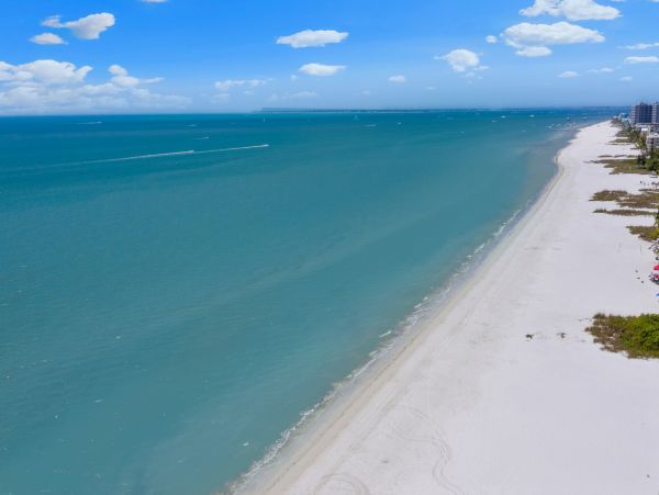 500 ft to the Beach Magnificent Fort Myers Rental