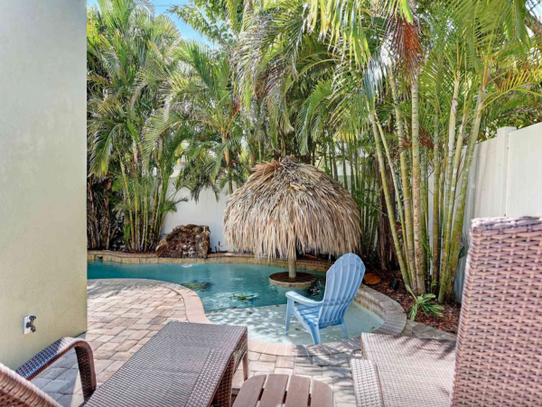 Luxury Anna Maria Vacation Pool Home Four Bedrooms Sleeps 10