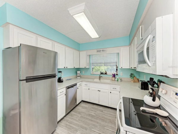 Five Bedroom Luxury Pool Home in Holmes Beach