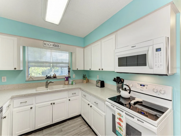 Five Bedroom Luxury Pool Home in Holmes Beach