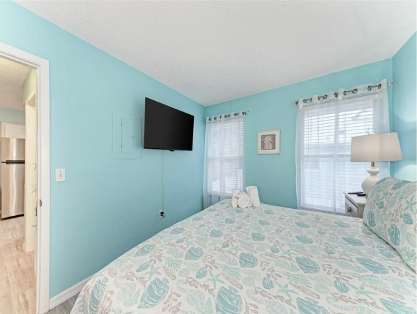 Five Bedroom Luxury Pool Home in Holmes Beach