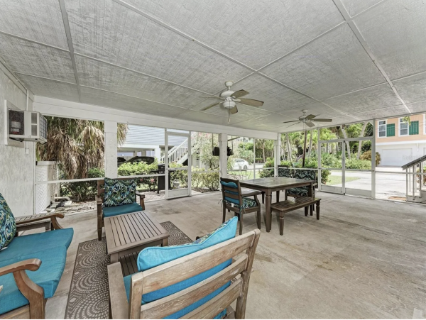 Five Bedroom Luxury Pool Home in Holmes Beach