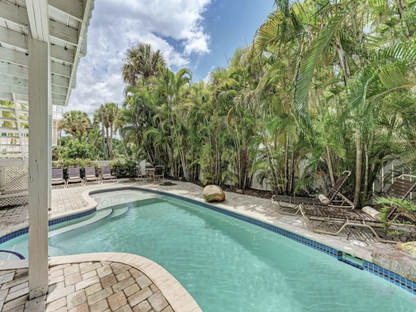Five Bedroom Luxury Pool Home in Holmes Beach
