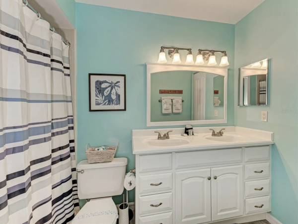 Five Bedroom Luxury Pool Home in Holmes Beach