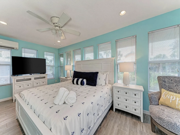 Five Bedroom Luxury Pool Home in Holmes Beach