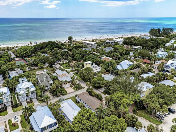 Five Bedroom Luxury Pool Home in Holmes Beach