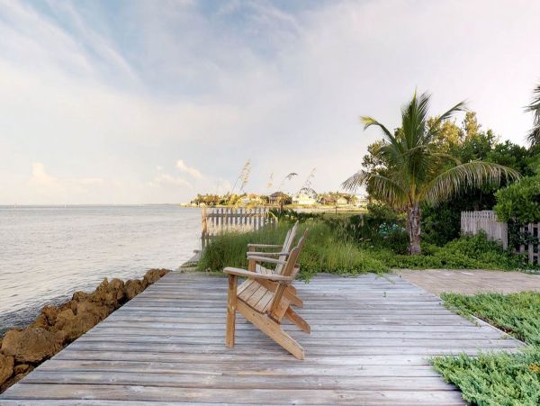 Beachfront North End Anna Maria Home