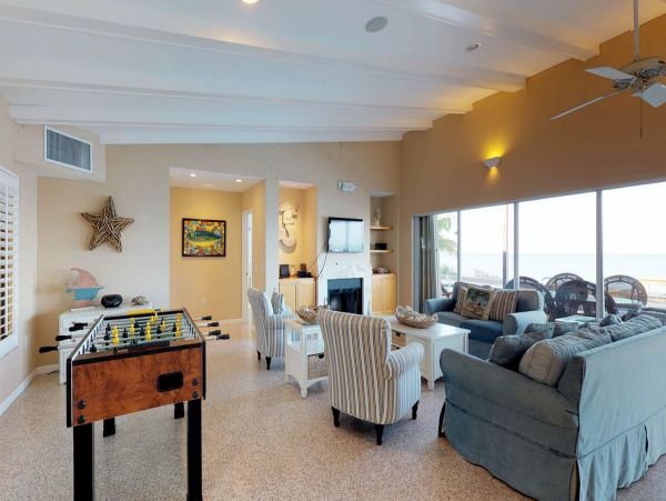 Beachfront North End Anna Maria Home