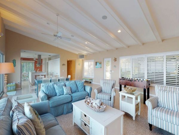 Beachfront North End Anna Maria Home