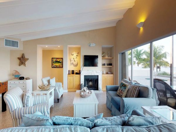 Beachfront North End Anna Maria Home