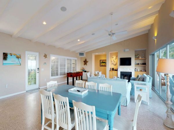 Beachfront North End Anna Maria Home