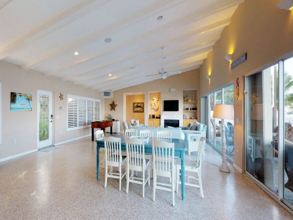 Beachfront North End Anna Maria Home