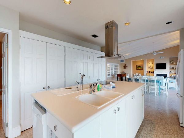 Beachfront North End Anna Maria Home