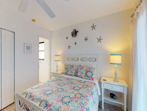 Beachfront North End Anna Maria Home
