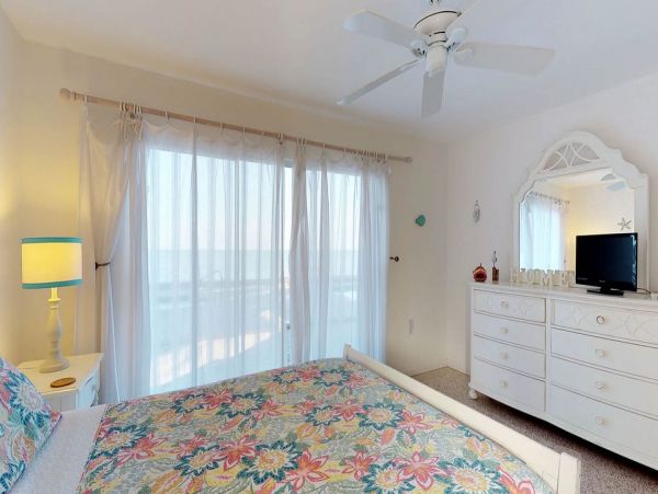 Beachfront North End Anna Maria Home