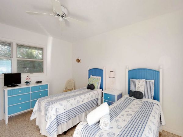 Beachfront North End Anna Maria Home