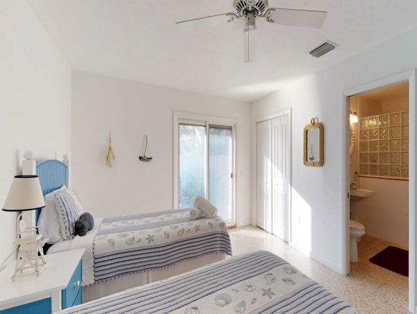 Beachfront North End Anna Maria Home