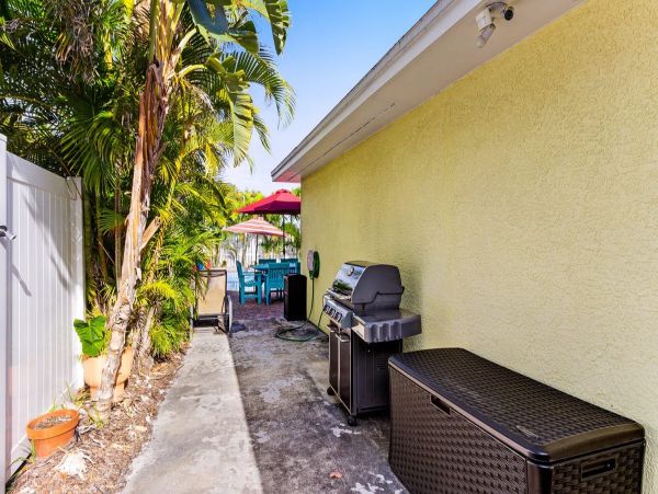 Holmes Beach Vacation Rental 150 Steps to Beach Sleeps 8