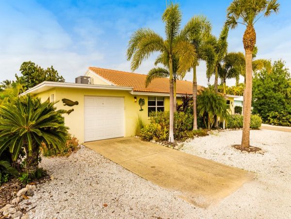 Holmes Beach Vacation Rental 150 Steps to Beach Sleeps 8