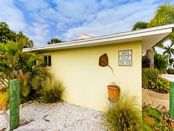 Holmes Beach Vacation Rental 150 Steps to Beach Sleeps 8