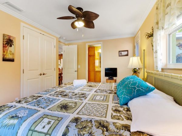 Holmes Beach Vacation Rental 150 Steps to Beach Sleeps 8