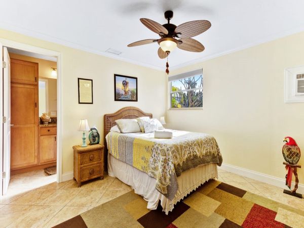 Holmes Beach Vacation Rental 150 Steps to Beach Sleeps 8