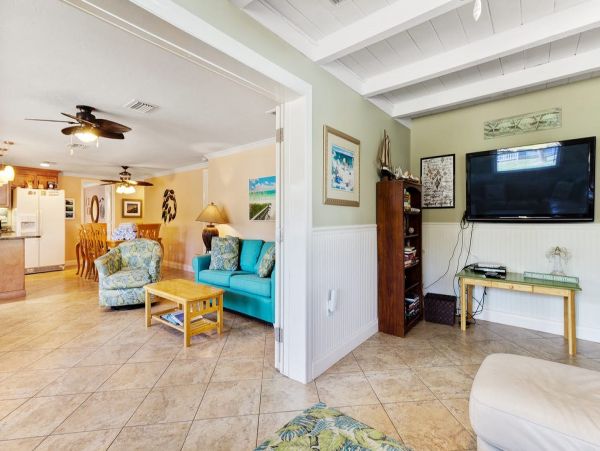 Holmes Beach Vacation Rental 150 Steps to Beach Sleeps 8