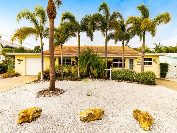 Holmes Beach Vacation Rental 150 Steps to Beach Sleeps 8