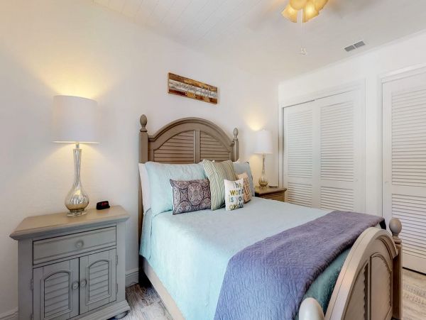 Three Bedroom Anna Maria Island Vacation Pool Home Sleeps 6