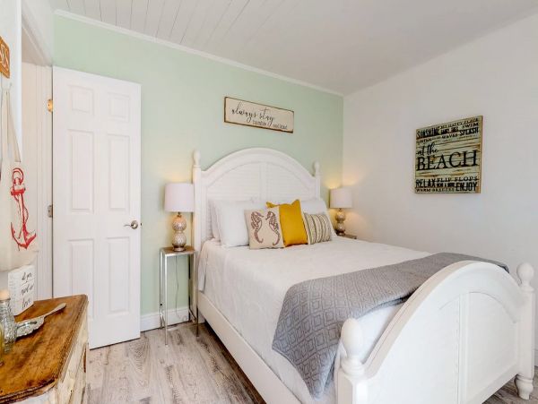 Three Bedroom Anna Maria Island Vacation Pool Home Sleeps 6
