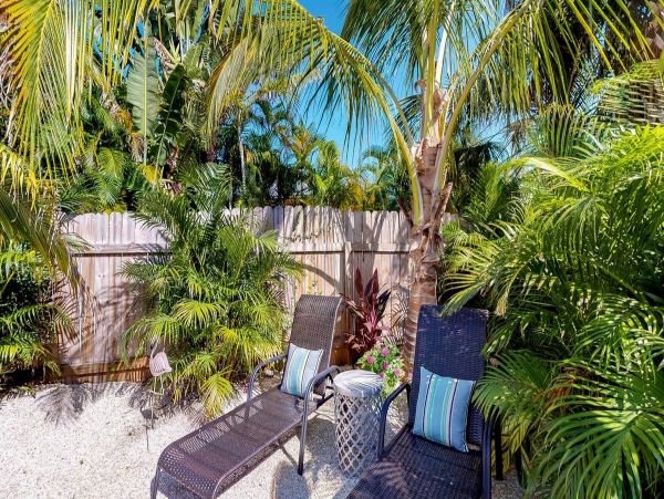 Three Bedroom Anna Maria Island Vacation Pool Home Sleeps 6
