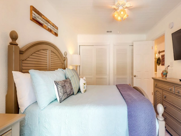 Three Bedroom Anna Maria Island Vacation Pool Home Sleeps 6