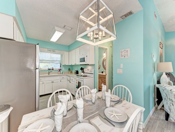 Holmes Beach 2 Bedroom Duplex Just Minutes from the Beach