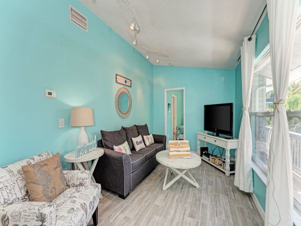 Holmes Beach 2 Bedroom Duplex Just Minutes from the Beach