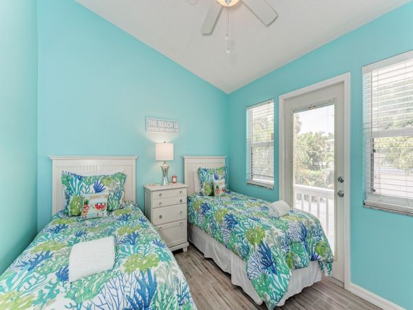 Holmes Beach 2 Bedroom Duplex Just Minutes from the Beach