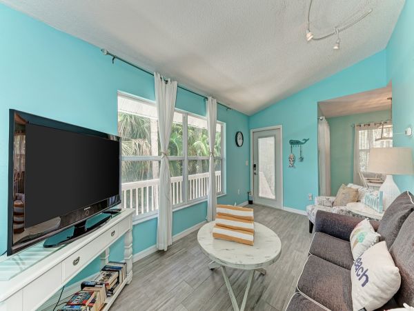 Holmes Beach 2 Bedroom Duplex Just Minutes from the Beach