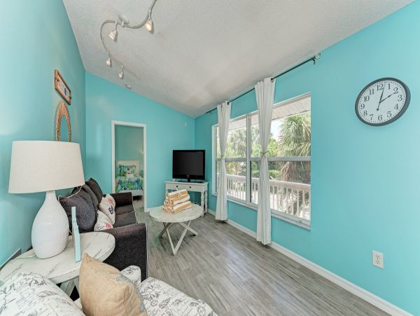 Holmes Beach 2 Bedroom Duplex Just Minutes from the Beach
