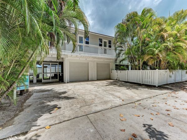 Holmes Beach 2 Bedroom Duplex Just Minutes from the Beach