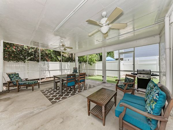 Holmes Beach 2 Bedroom Duplex Just Minutes from the Beach