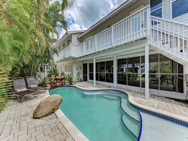 Holmes Beach 2 Bedroom Duplex Just Minutes from the Beach