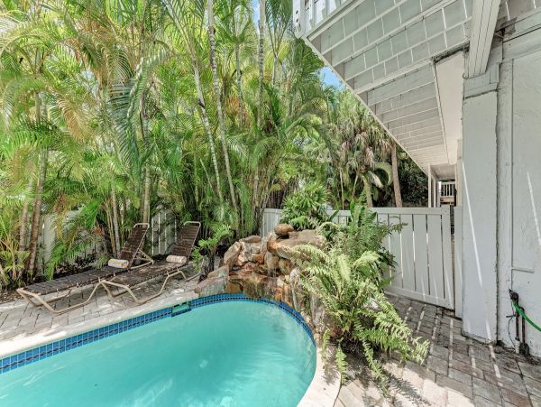 Holmes Beach 2 Bedroom Duplex Just Minutes from the Beach