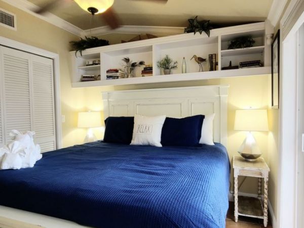Beautiful 2 Bedroom Condo Walk to Beach