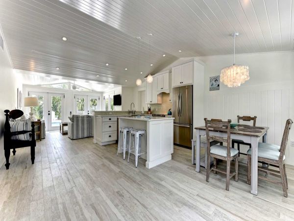 Anna Maria Island Vacation Pool Home Sleeps 6 Guests