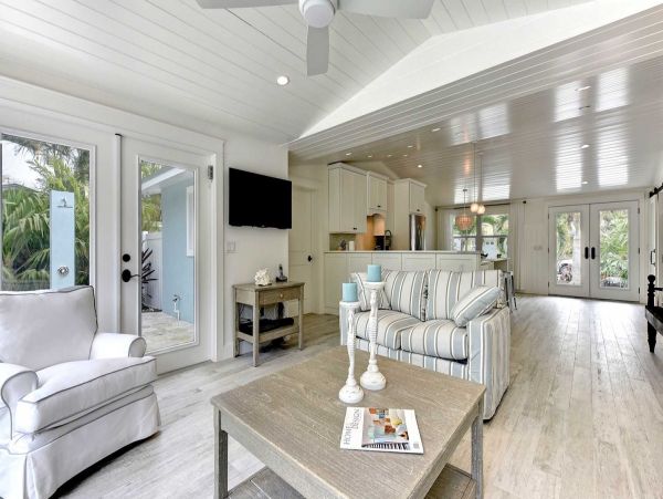 Anna Maria Island Vacation Pool Home Sleeps 6 Guests