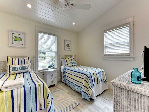 Anna Maria Island Vacation Pool Home Sleeps 6 Guests