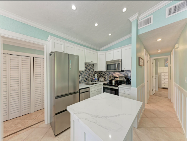 Charming Holmes Beach Rental with Private Pool - Very Close to Beach