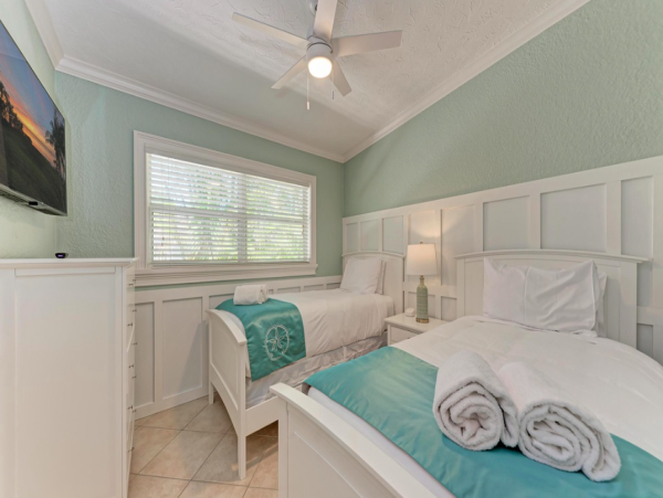 Charming Holmes Beach Rental with Private Pool - Very Close to Beach